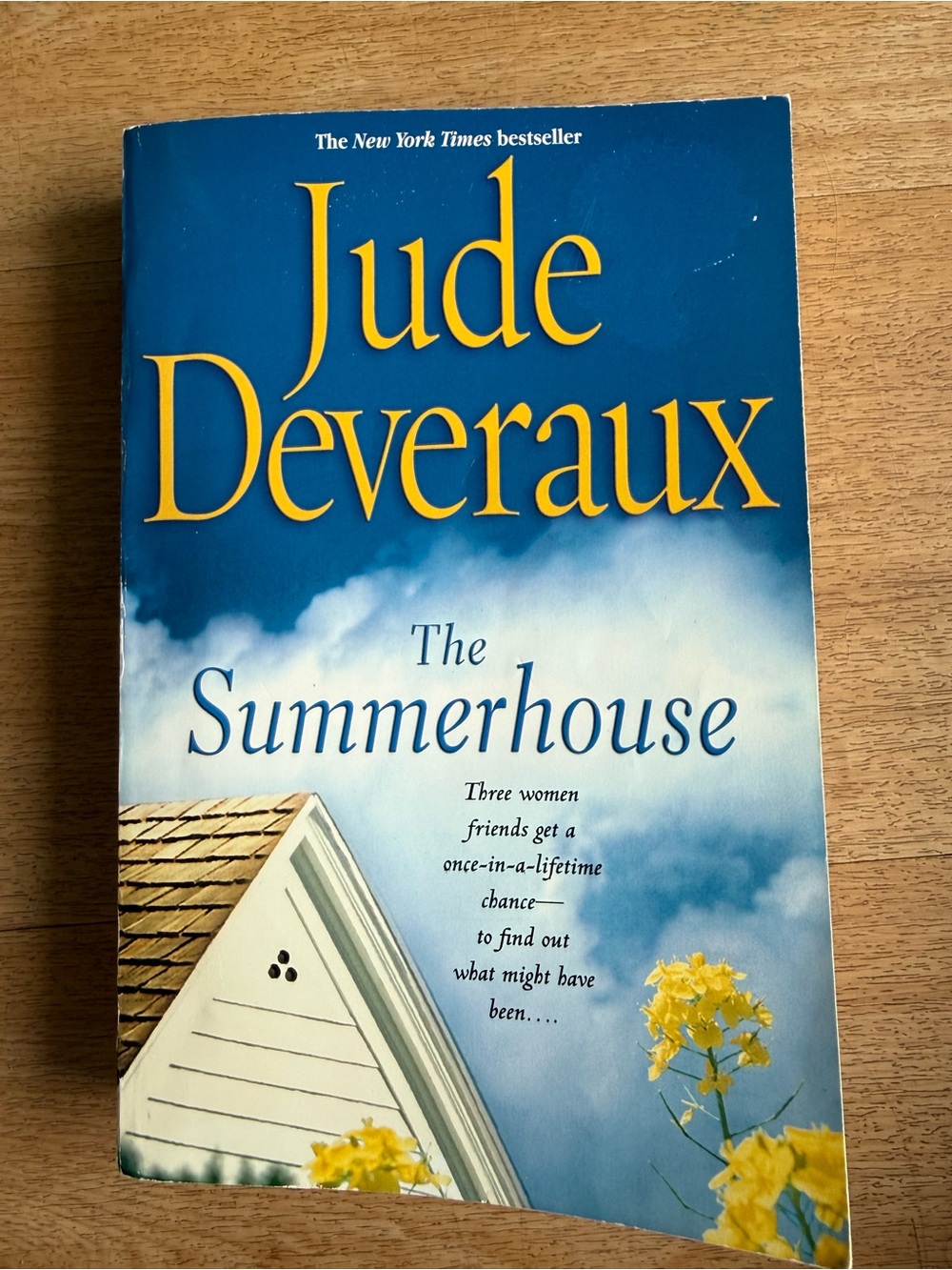 📚3 for $12📚Jude Deveraux "The Summerhouse" Paperback - Blue & Yellow Cover